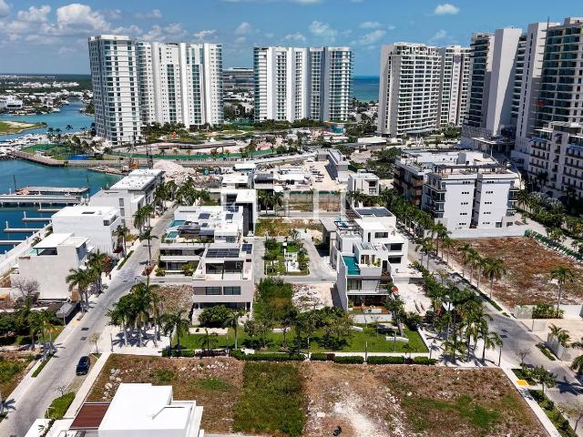 Lote Residencial de 220 en La Marina Puerto Cancun