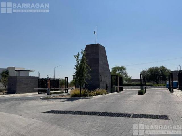 Lote residencial en venta frente a área verde en Condominio Alcalá III La Espiga