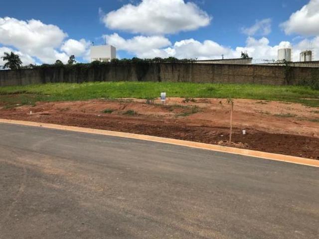 Lote / Terreno à venda em Varginha, no bairro Praça Da Mata