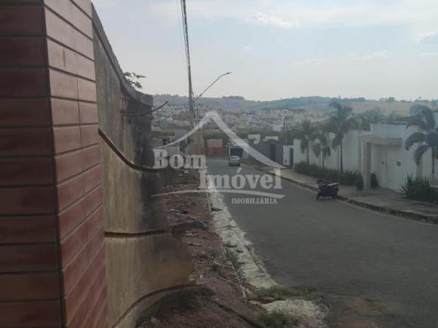 Lote / Terreno à venda em Campo Belo, no bairro Jardim Aeroporto