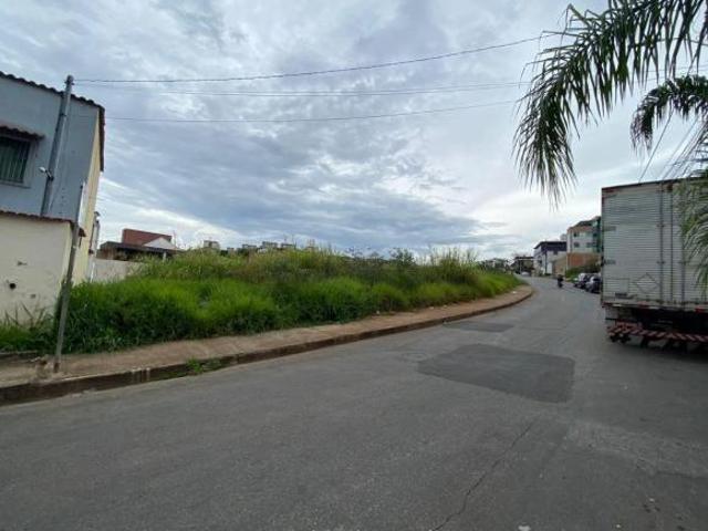 Lote / Terreno à venda em Contagem, no bairro Arvoredo 2ª Seção