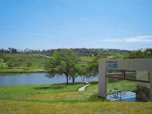 Lote / Terreno à venda em Contagem, no bairro Estância Do Lago