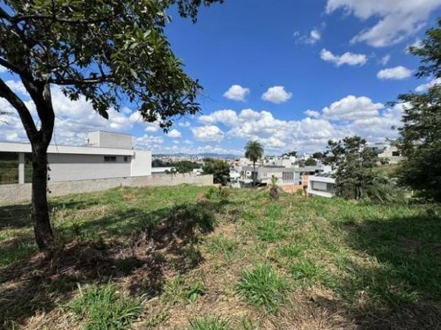 Lote / Terreno à venda em Contagem, no bairro Portal Do Sol