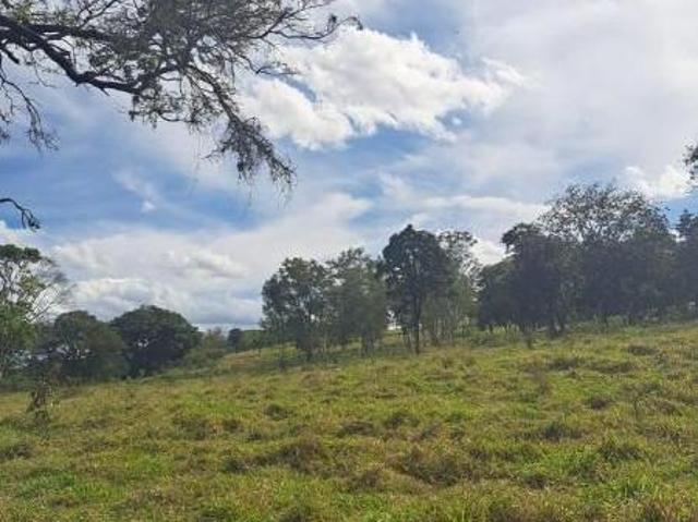 Lote / Terreno à venda em Confins, no bairro Tavares