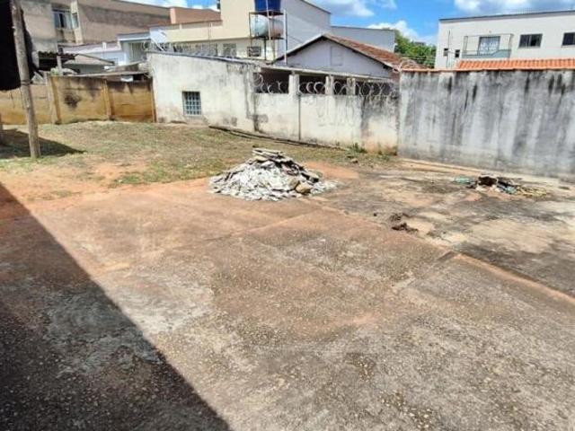 Lote / Terreno à venda em Lavras, no bairro Centro