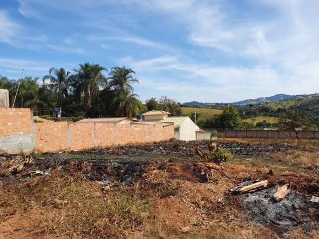 Lote / Terreno à venda em Mateus Leme, no bairro Planalto