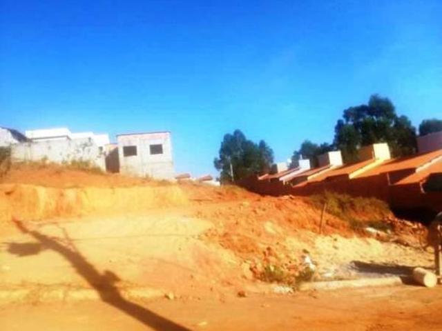 Lote / Terreno à venda em Nepomuceno, no bairro Vila Natália