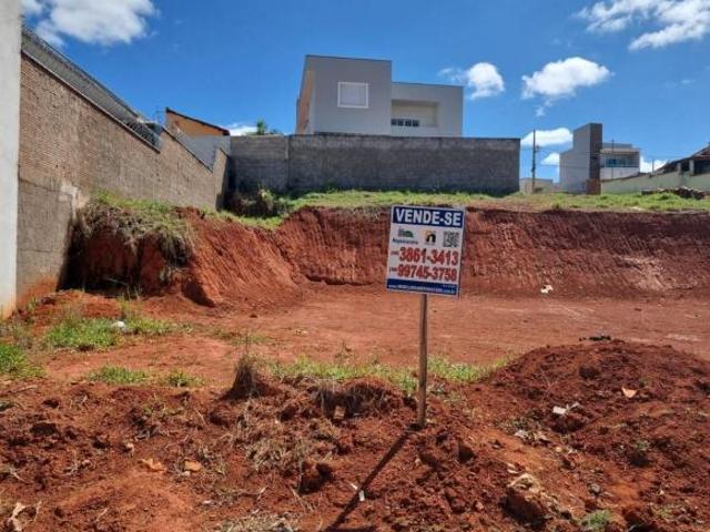 Lote / Terreno à venda em Nepomuceno, no bairro Vila Itália