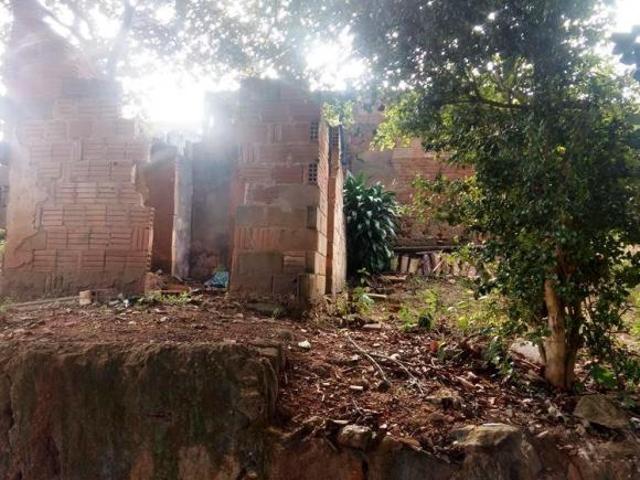 Lote / Terreno à venda em Nepomuceno, no bairro Vila Leolita