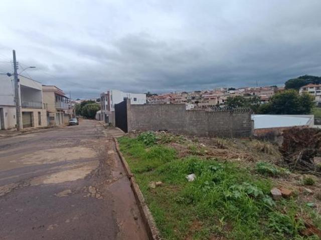 Lote / Terreno à venda em Nepomuceno, no bairro Enseada