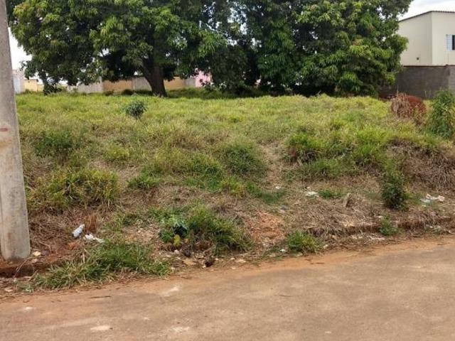 Lote / Terreno à venda em Nepomuceno, no bairro Jardim Itália