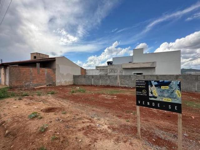 Lote / Terreno à venda em Nepomuceno, no bairro Nova Era