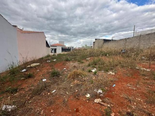 Lote / Terreno à venda em Nepomuceno, no bairro Nova Era