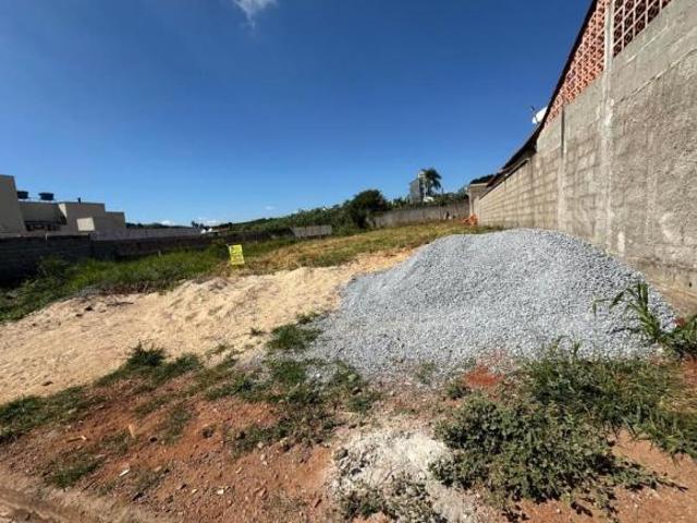 Lote / Terreno à venda em Nepomuceno, no bairro Nova Esperança