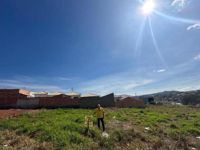 Lote / Terreno à venda em Nepomuceno, no bairro Nova Esperança