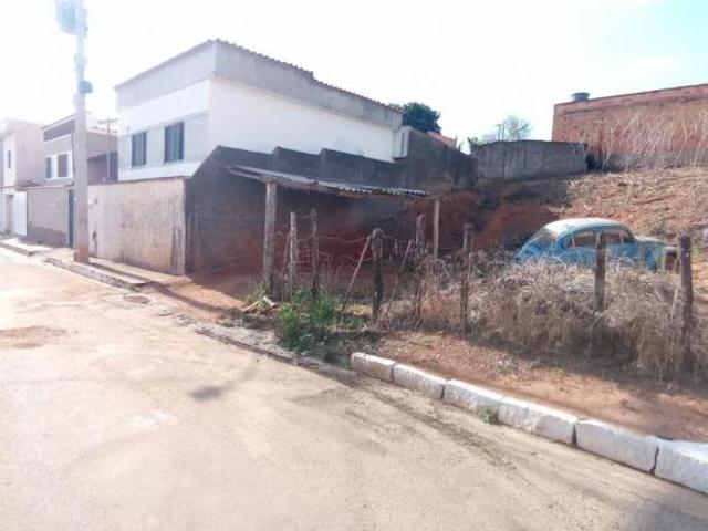 Lote / Terreno à venda em Nepomuceno, no bairro Padre Vitor