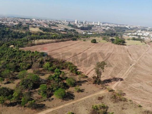 Lote / Terreno para venda em Centro de 490000.00m² com 1 Quarto