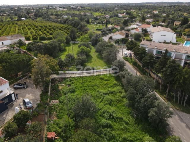 Lote Terreno Urbano com 941m2, c/ projeto aprovado em Pêra