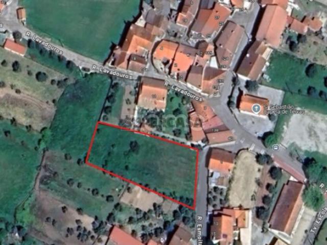 Lote Urbanizável com projeto aprovado para moradia geminada T3