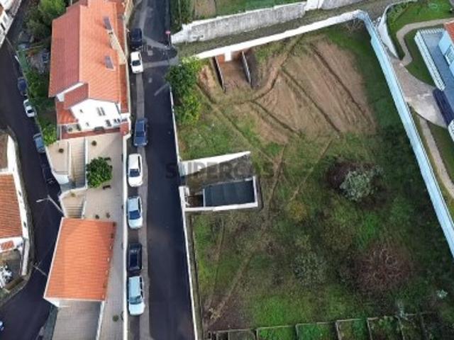 Lote Exclusivo com Investimento Estrutural Realizado: Privacidade Total e 466m² de Construção