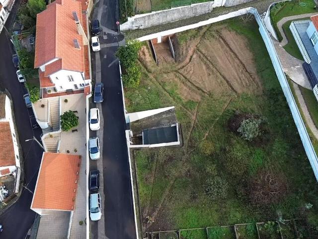 Lote Exclusivo com Investimento Estrutural Realizado: Privacidade Total e 466m² de Construção