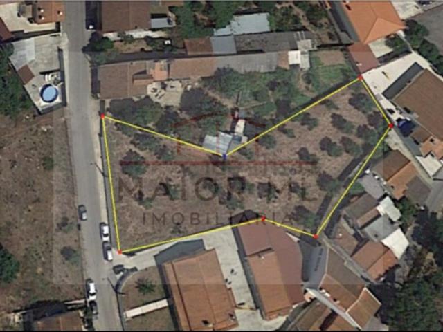 Lote Urbano com 1.800m2 para construção de 2 moradias em Rio Maior