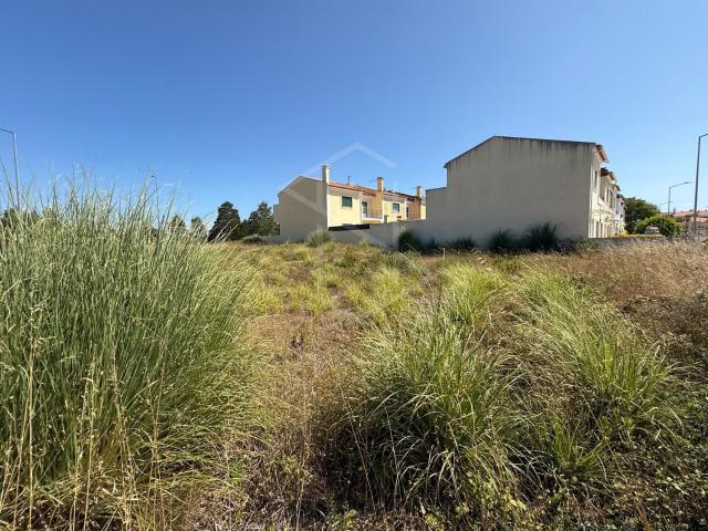 Lote Urbano com 440 m² | Duas Frentes | Excelente Potencial de Construção | Caldas da Rainha