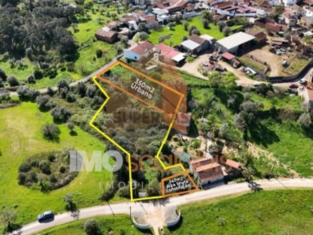Lote urbano com moradia em ruína em Achete Santarém