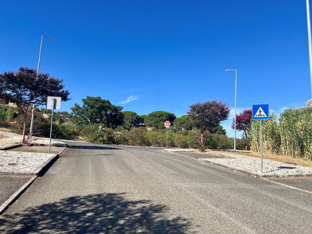 Lote URBANO com projecto aprovado para a CONSTRUÇÃO DE MORADIA UNIFAMILIAR, na Urbanização Quinta da Bela Vista, Azambuja
