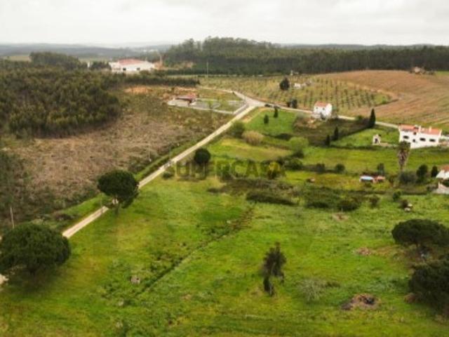 Lote Urbano de 1000m2 para construção em Torres Vedras Outeiro da Cabeça