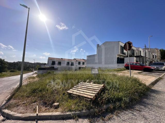 Lote Urbano de Gaveto com Projeto para Moradia T4 Almoinha, Sesimbra