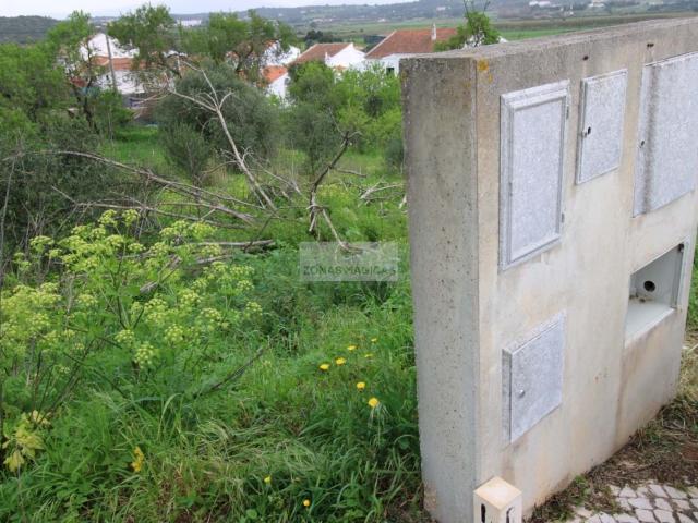 Lote Urbano em Portelas – O Equilíbrio Perfeito entre a Tranquilidade e a Proximidade de Lagos
