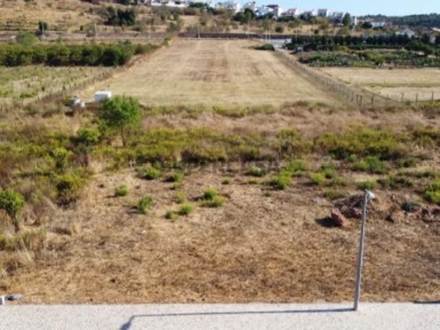 Lote urbano em Silves com 544m², ideal para moradia familiar. Oportunidade única perto do centro
