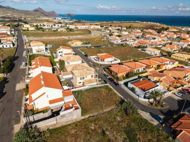 Lote Urbano no Porto Santo com Projeto para Moradia