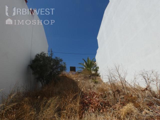 Lote urbano para a construção de uma casa na Quinta de S. Pedro Estômbar Parchal