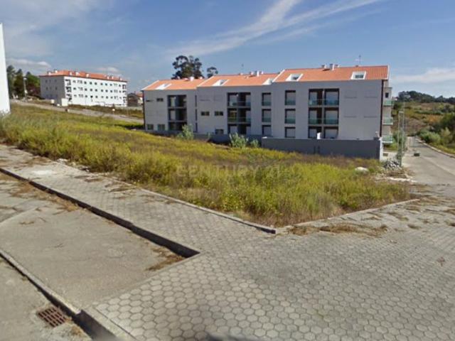 Lote Urbano para Construção de Apartamentos em Oliveira do Bairro