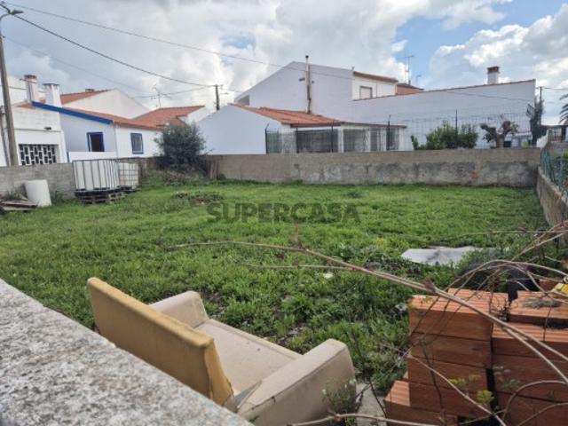 Lote urbano para construção de moradia rc e 1o andar na Aldeia dos Fernandes