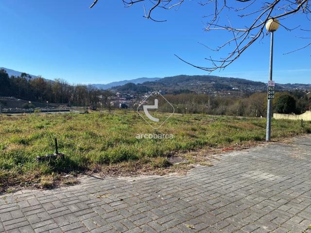 Lote 10 terreno destinado à construção, infra estruturas feitas. Paçô, Arcos de Valdevez