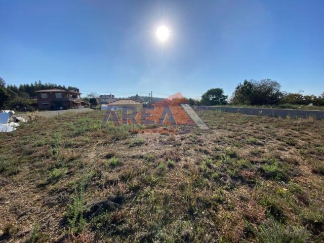 LOTE 12. Área: 800m2, implantação: 200m2, área bruta de construção: 462m2