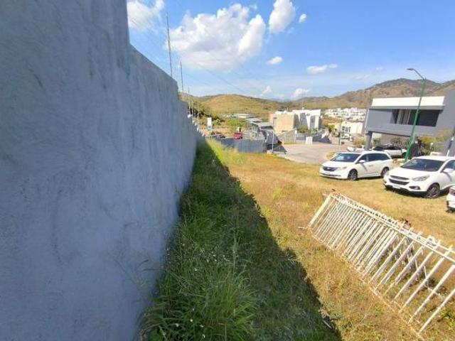 Lote 1 Coto 5 con caseta de vigilancia 24/7 Con Terraza Fracc Colinas San Isidro Zapopan