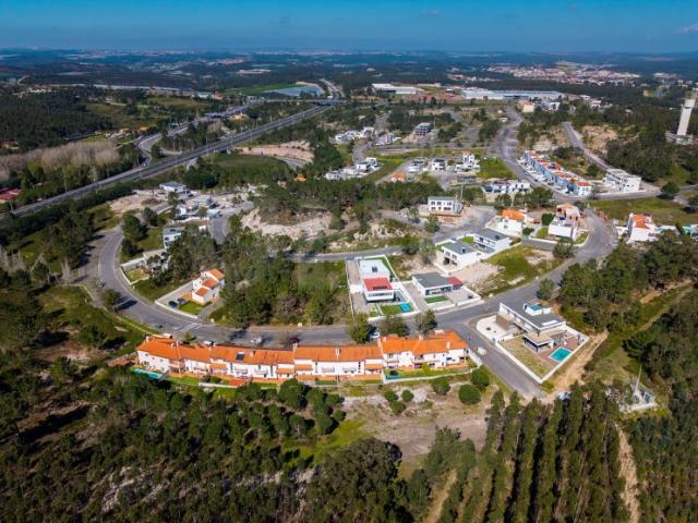 Lote 202 para venda na Urbanização Portela da Villa, Torres Vedras
