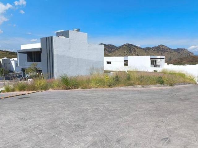 Lote 21 Coto 5 con Caseta de Vigilancia 24/7 con Terraza y jardín Fracc Colinas San Isidro Zapopan