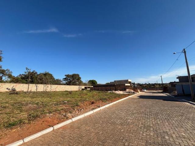 LOTE 367MTS CONDOMÍNIO FECHADO BLOQUETADO AGUA LUZ E CÂMERAS CESSÃO DIREITOS PRONTO PARA CONSTRUIR