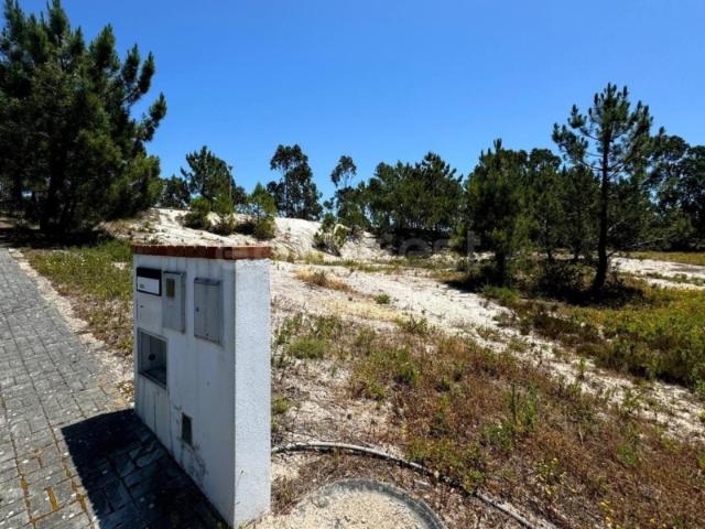 Lote 425 m2 para construção de moradia com 3 pisos, garagem e piscina