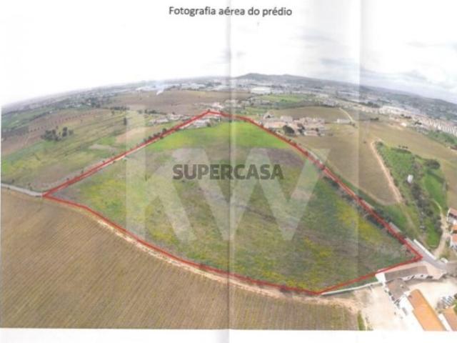 Loteamento Habitacional para construção de 42 moradias isoladas e em banda, em Alenquer