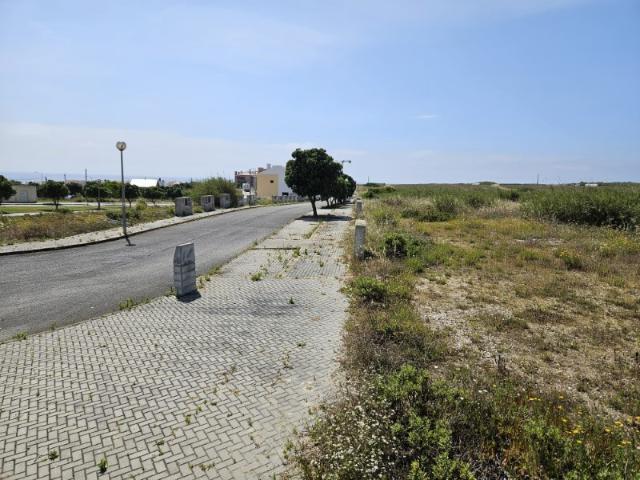 Lotes a apenas 800 metros da praia