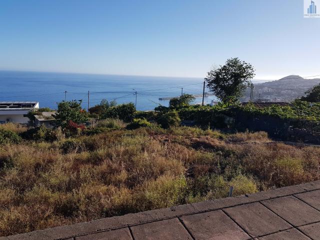 Lotes de Terreno com vista Magnífica sobre o mar e baía do Funchal / Localização única e em zona calma