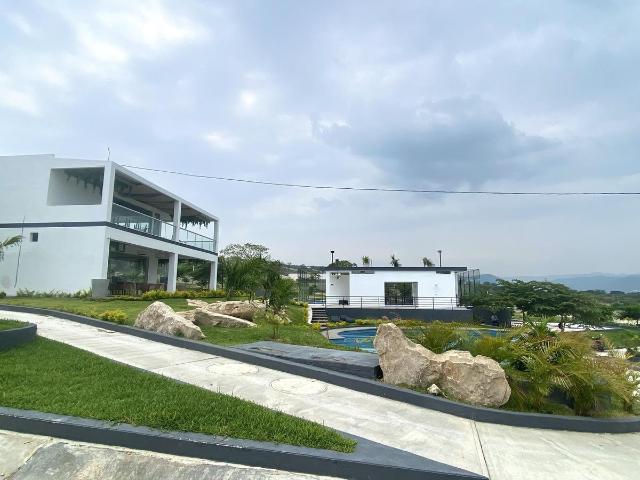 Lotes de terreno en VENTA con todos los servicios en Residencial Oasis