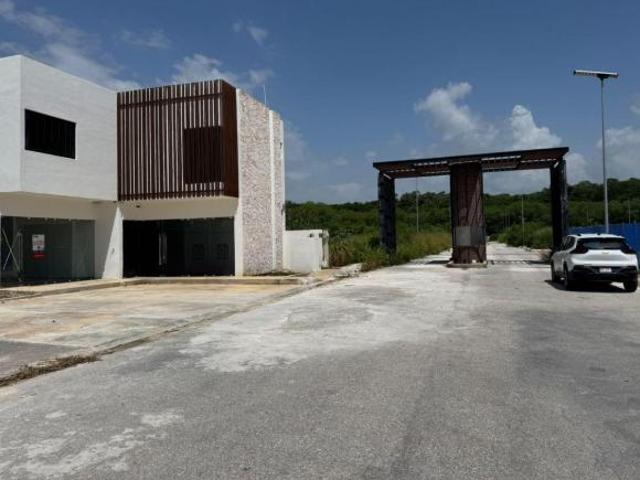 Lotes de Terreno en venta en Fraccionamiento privado, sobre Av. Maestros Campechanos, Campeche