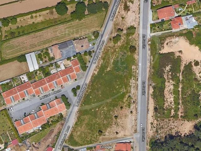 Lote de terreno para construção de moradias T4 em Travanca